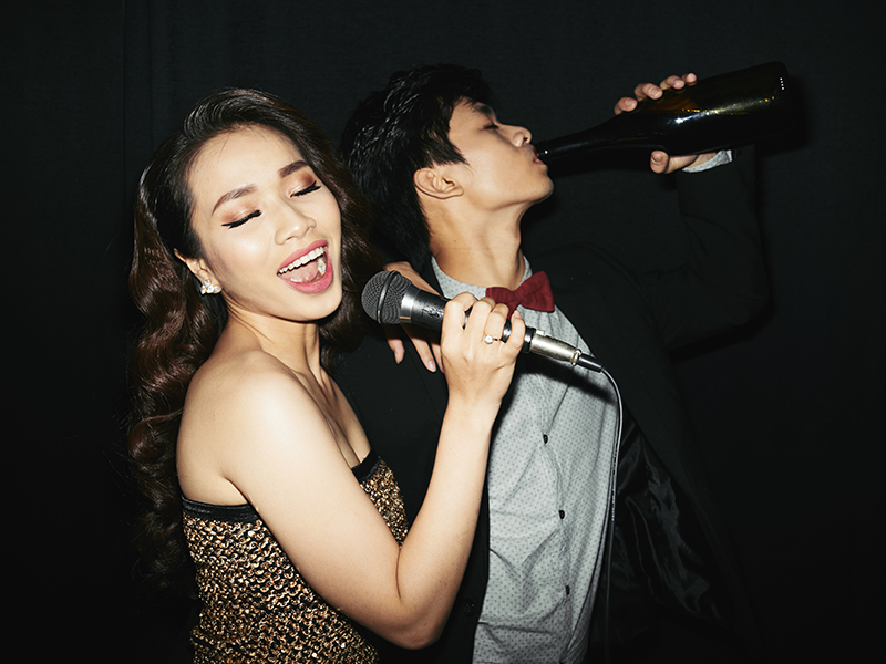 karaoke-bar-singing